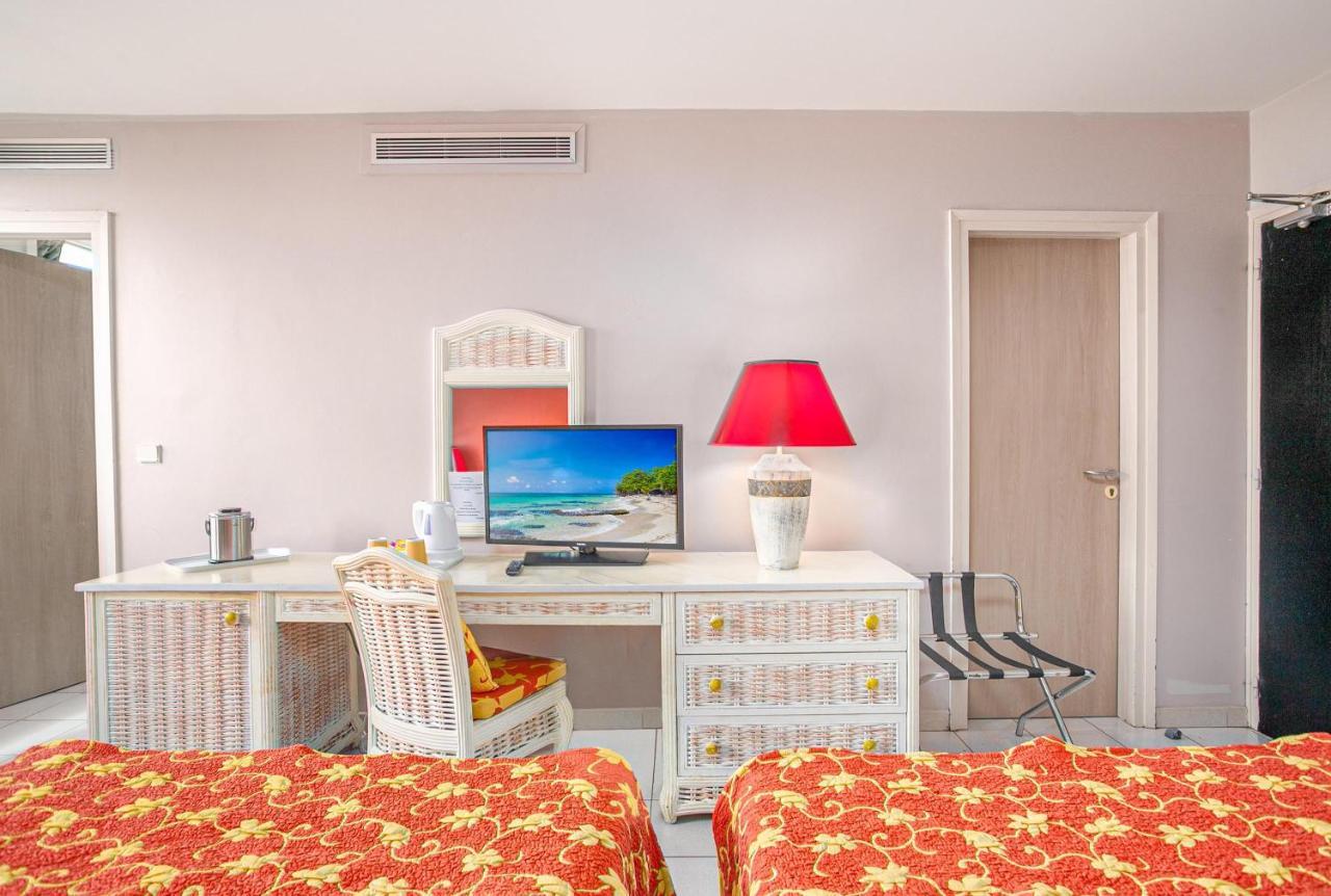 Karibea Squash Hotel Фор дьо Франс Екстериор снимка